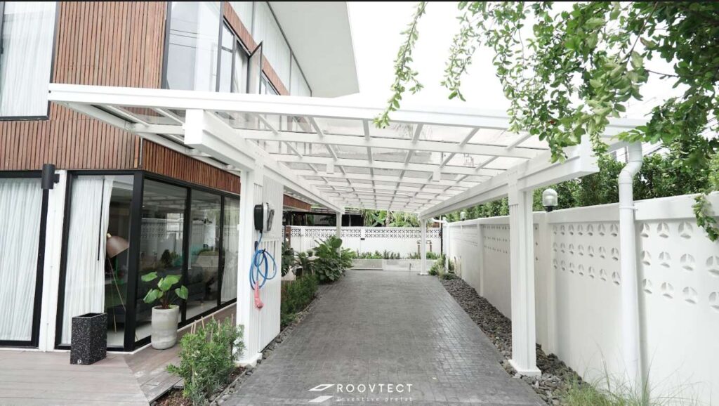 ที่จอดรถยนต์ขนาดใหญ่ในบ้าน รองรับการชาร์จรถไฟฟ้าได้สบาย