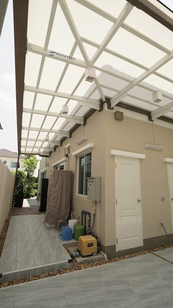 กันสาด Shinkolite กันสาดหลังบ้านจาก ROOVTECT หมู่บ้านลัดดารมย์