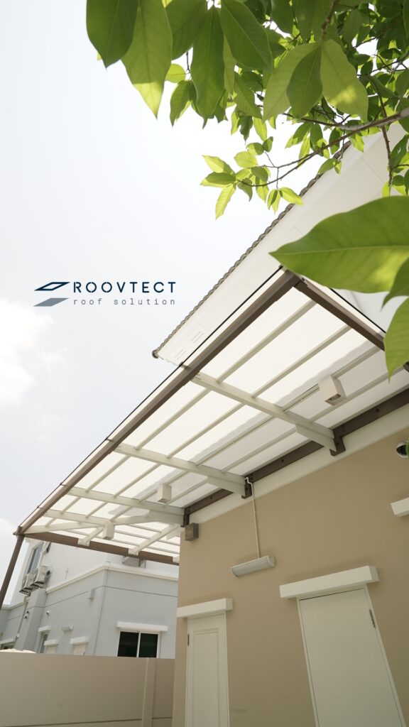 กันสาด Shinkolite กันสาดหลังบ้านจาก ROOVTECT หมู่บ้านลัดดารมย์