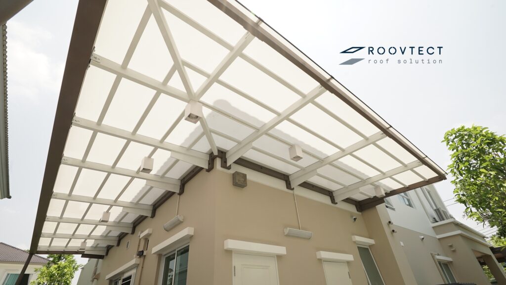 กันสาด Shinkolite กันสาดหลังบ้านจาก ROOVTECT หมู่บ้านลัดดารมย์