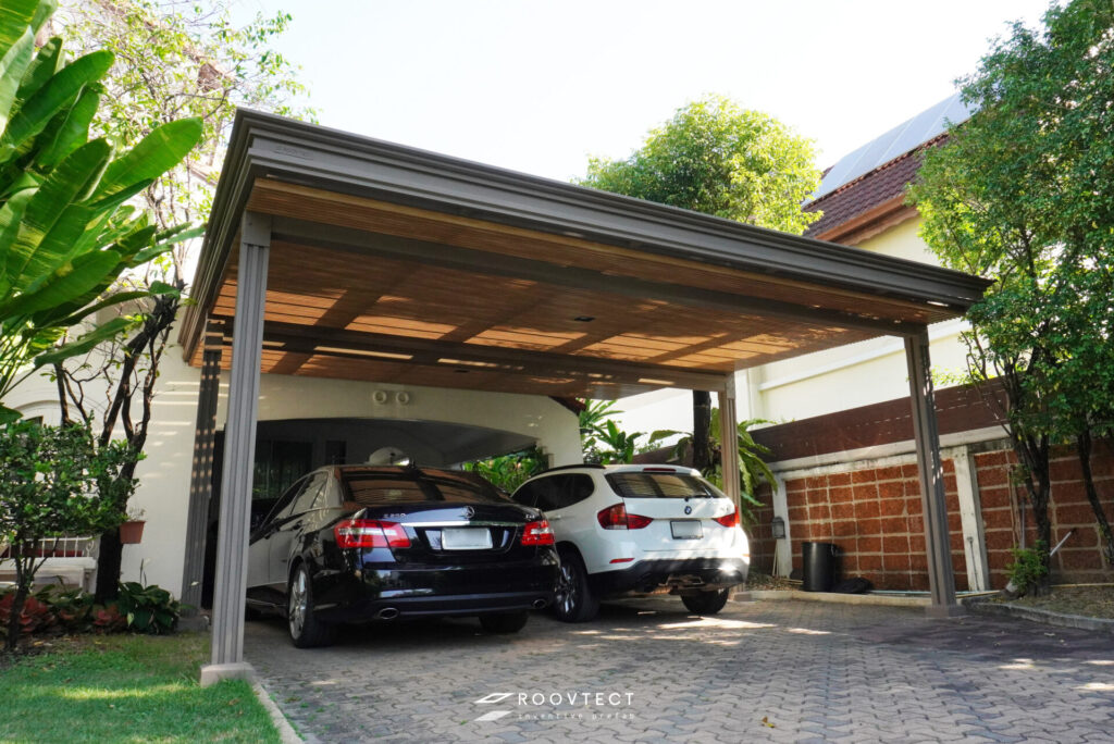 หลังคาโรงรถหน้าบ้านแบบคลาสสิคจาก ROOVTECT หมู่บ้านลดาวัลย์ ศรีนครินทร์
