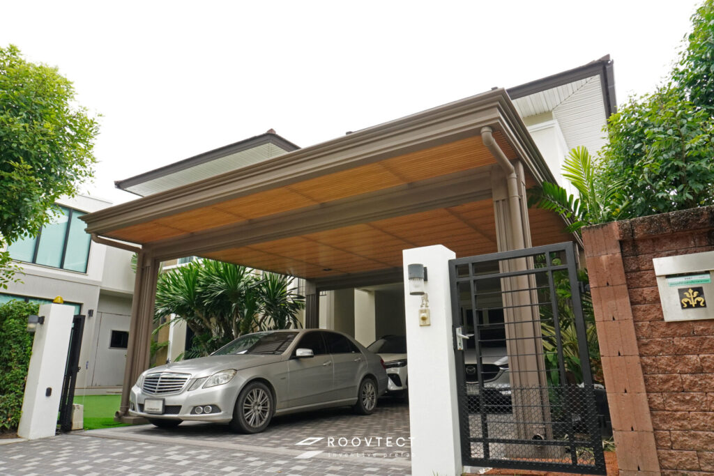 หลังคาโรงรถหน้าบ้านแบบคลาสสิคจาก ROOVTECT หมู่บ้าน The Palazzo พระราม 3 - สุขสวัสดิ์